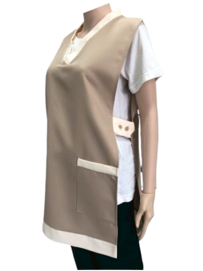 เอี๊ยมกันเปื้อนคอวี สีครีมแต่งขาว IN STOCK
